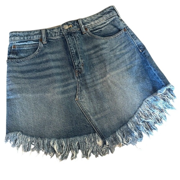 Free‎ People Denim Mini Skirt Size 30/US 10 Asymmetrical/Frayed Hem Jean NWOT - Picture 1 of 6
